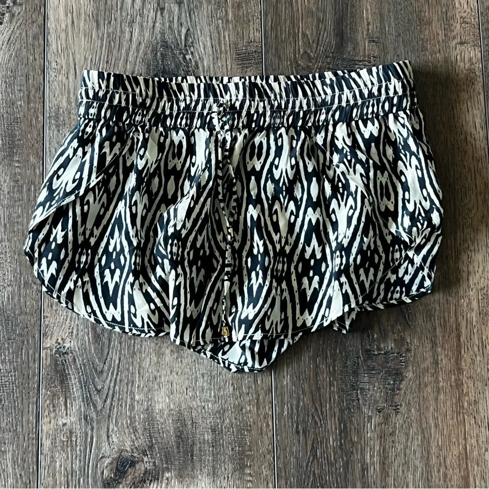 NWT Caffe Women’s Swim Shorts Coverup Black Cream Size Small
